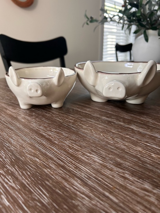 Napastyle Other - Napastyle Ceramica Set of 2 Pig Footed Serving Bowls